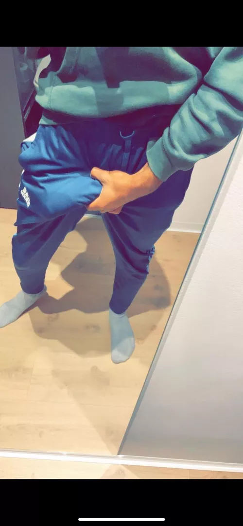 24 in sweat pants ;)