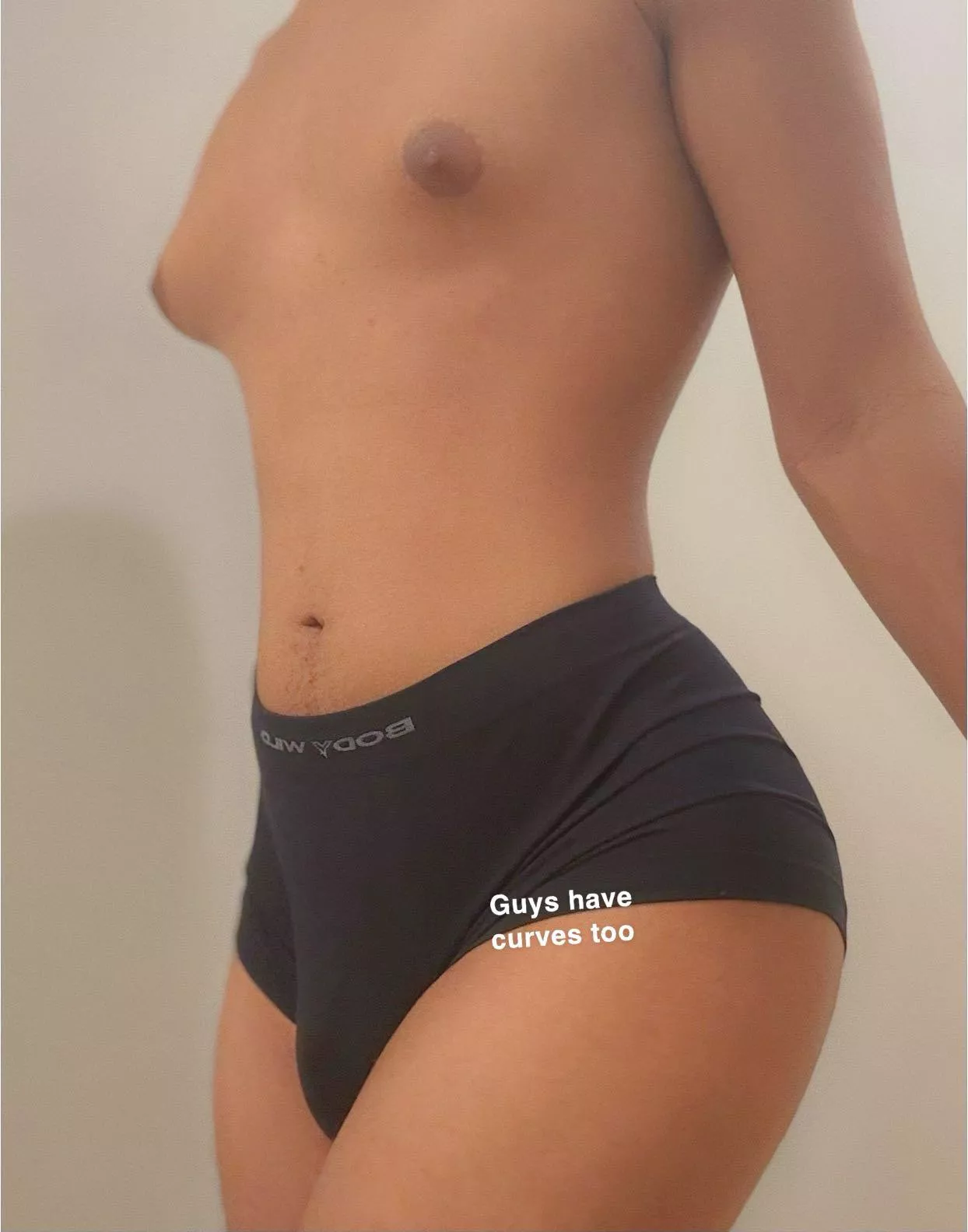 26, who likes guys with a bit of curves 