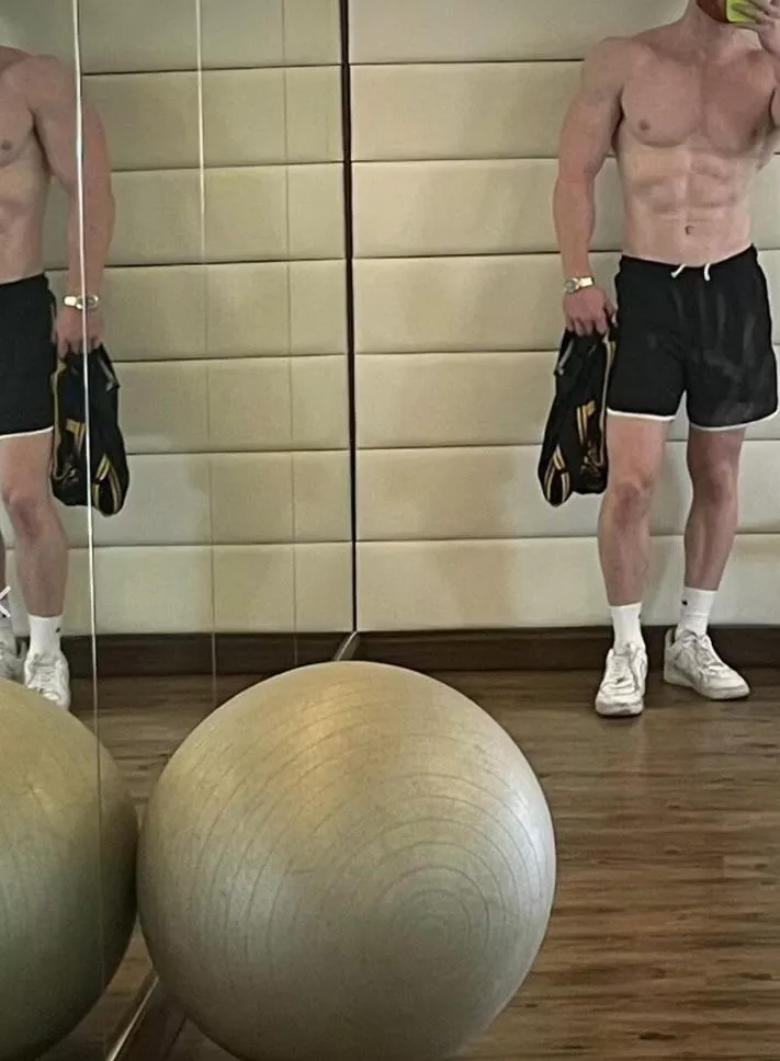 [32] Good morning from the gym