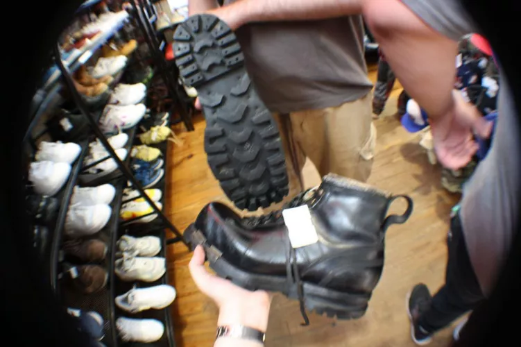 Can anyone identify these boots?