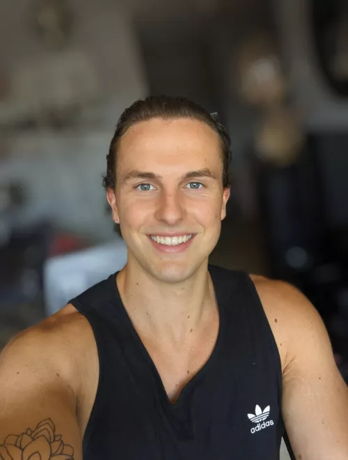 Clean shave 😀 what do you think ? I'm nearly 30 