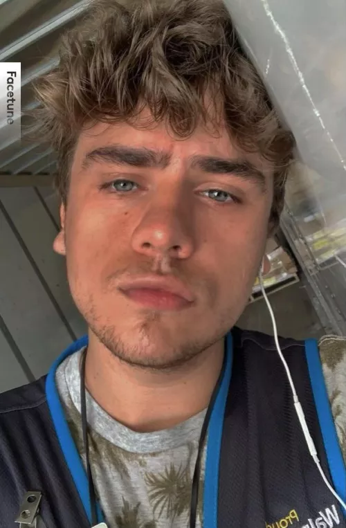 Come save this poor Walmart worker 😭