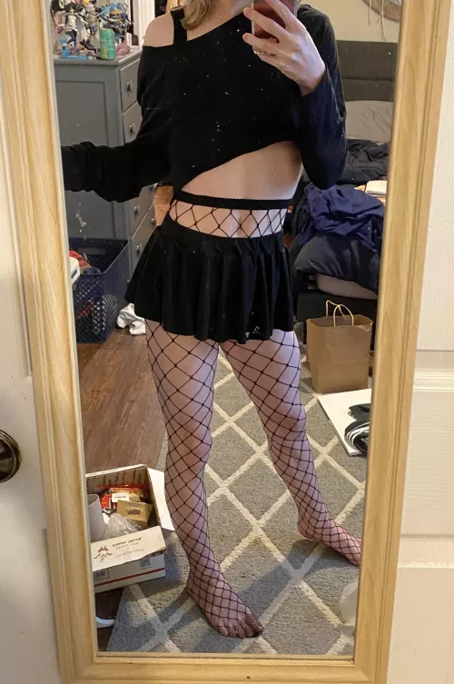 Fishnets are one of the best things ever created (sry for the messy room)