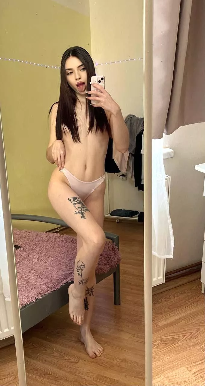 I love showing my petite body off