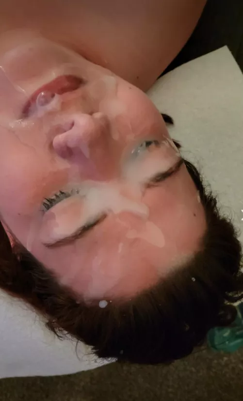 love making a mess all over her face 🤤