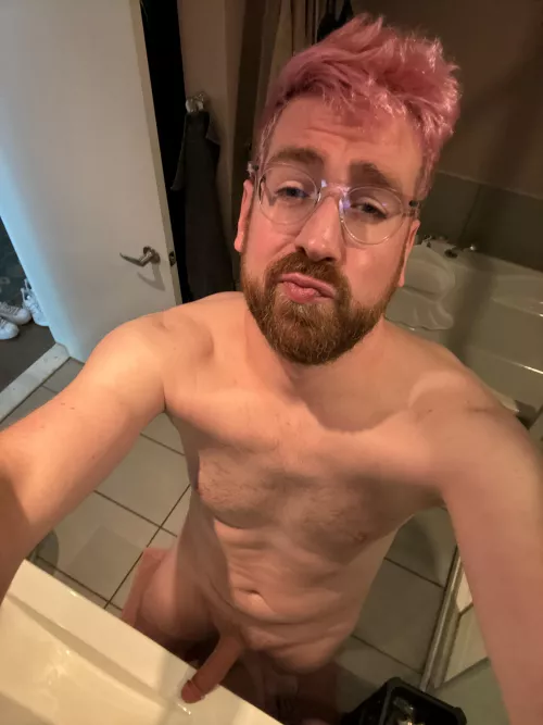 Messy hair. Morning kisses. Bi 40