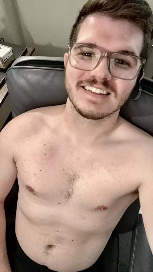 Working from home, how’s everyone’s Monday going? Mines been slow. 