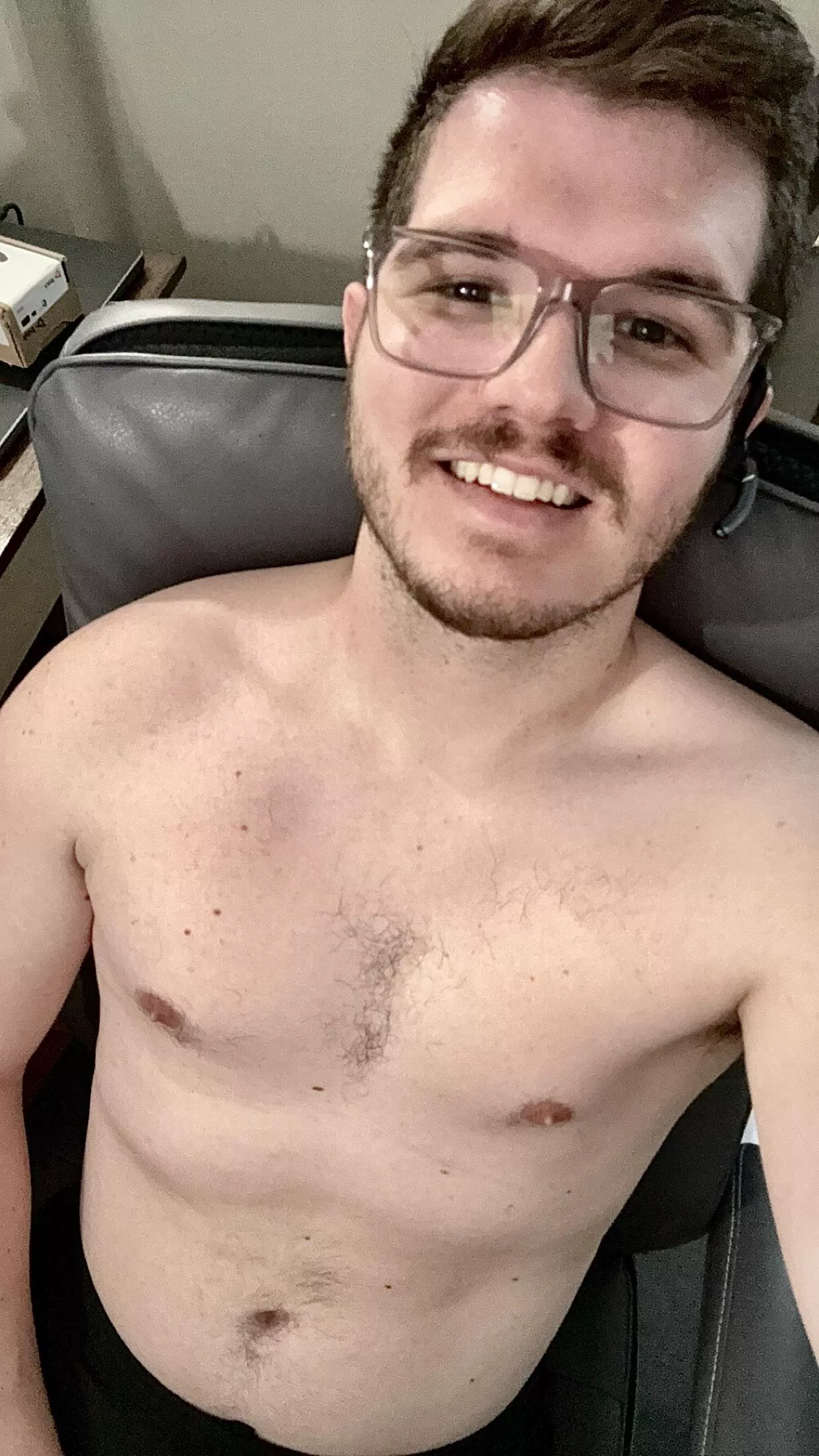 Working from home, how’s everyone’s Monday going? Mines been slow. 