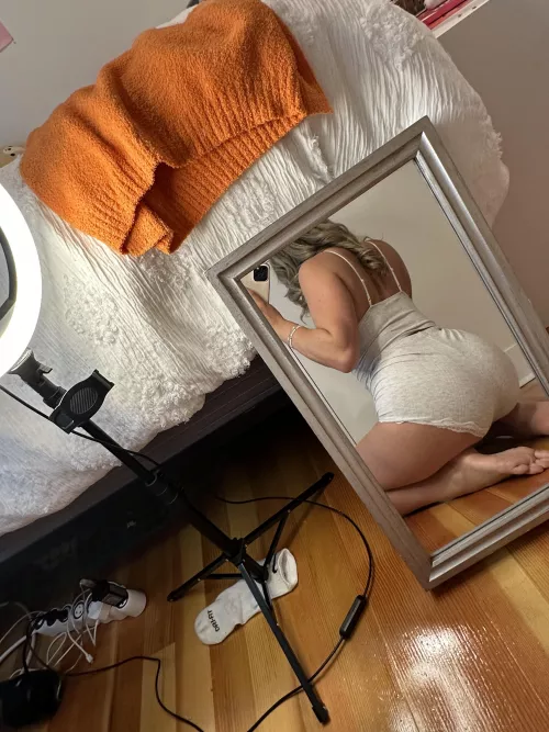 You can spank it through the mirror