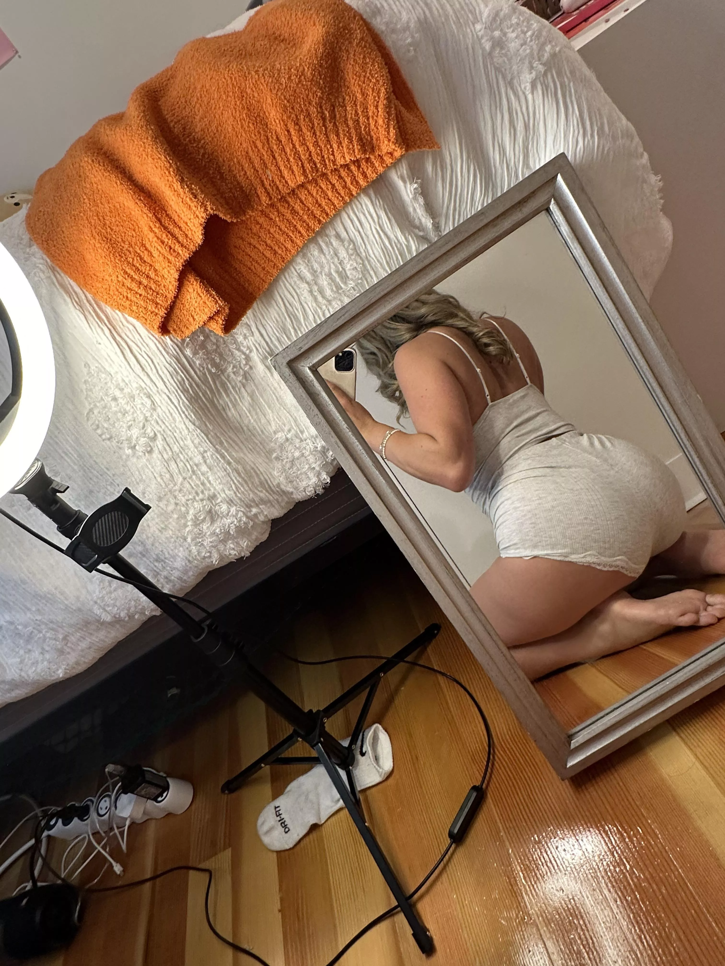 You can spank it through the mirror