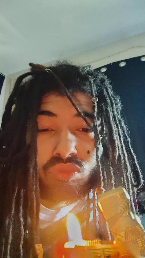 18 who's tryna play Pokemon unite lmao 