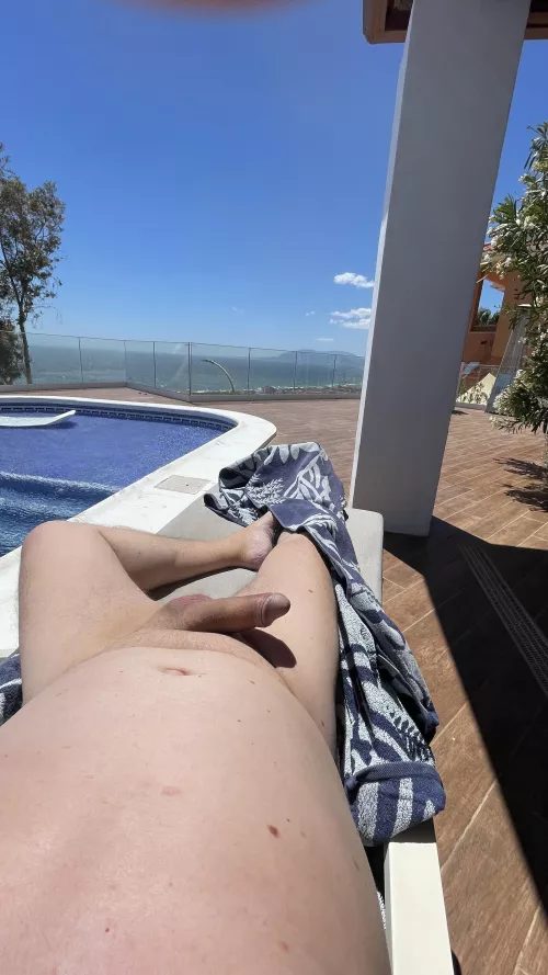 [58] Who wanna have fun with me by the pool? DM open 