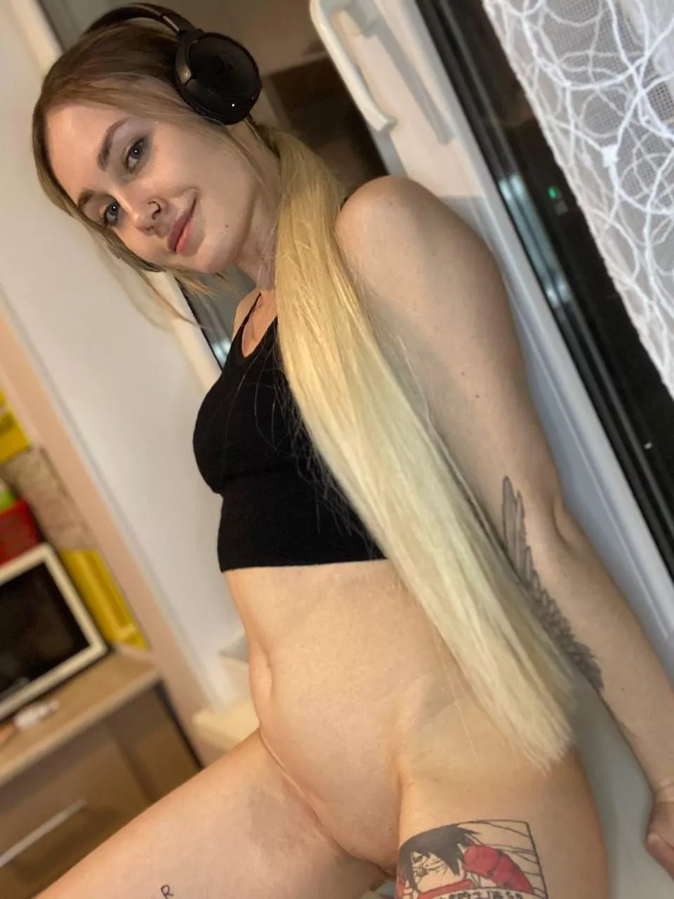 Blonde long hair in all nerdy