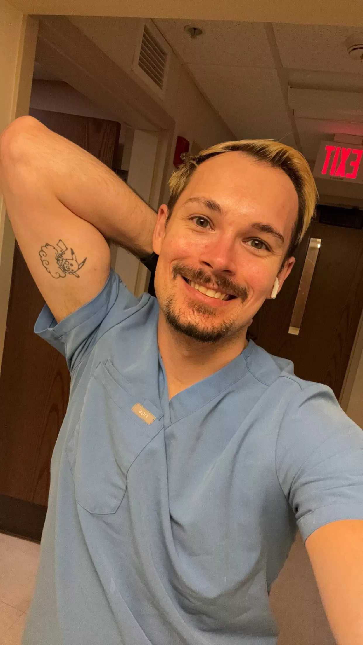 🎶Don’t wanna wake up on a Monday morning, the thought of work’s getting my skin crawling🎶