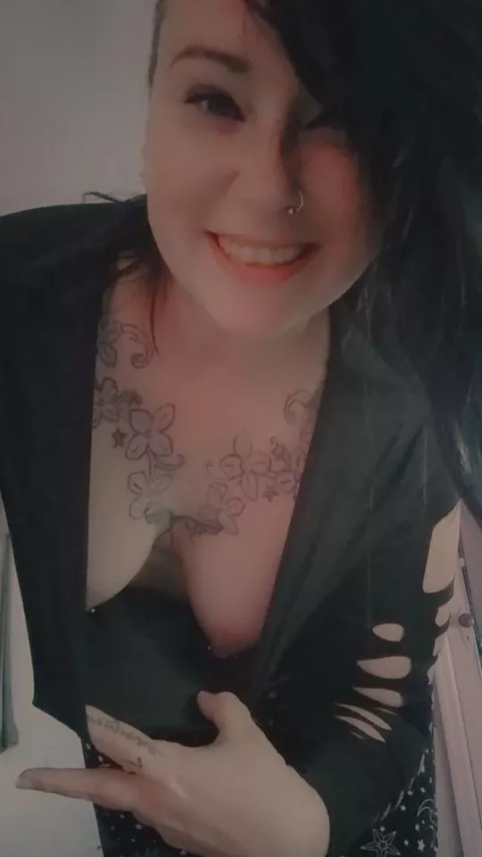 DownBlouse milf edition 