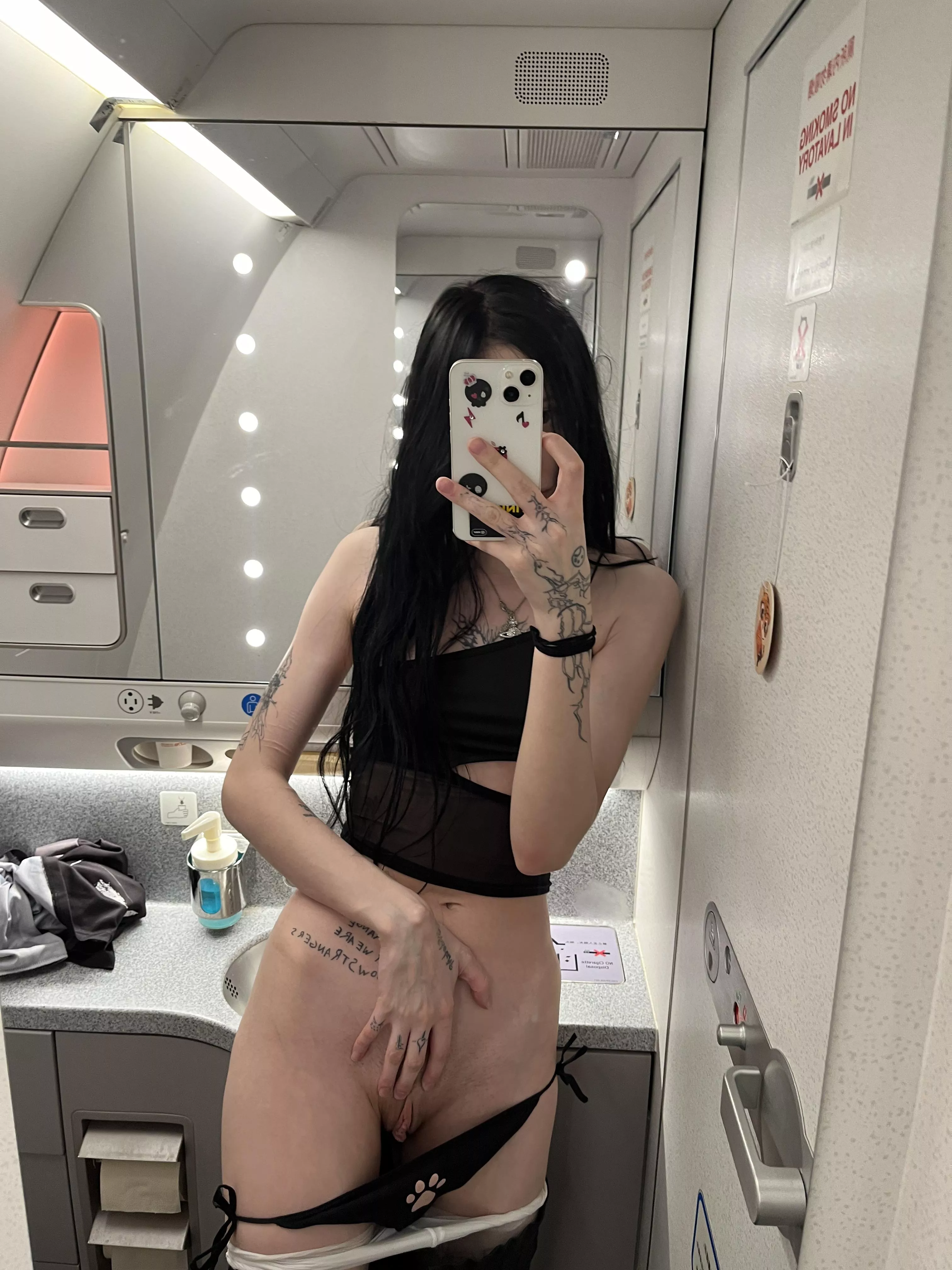 flashed my pussy on the airplane