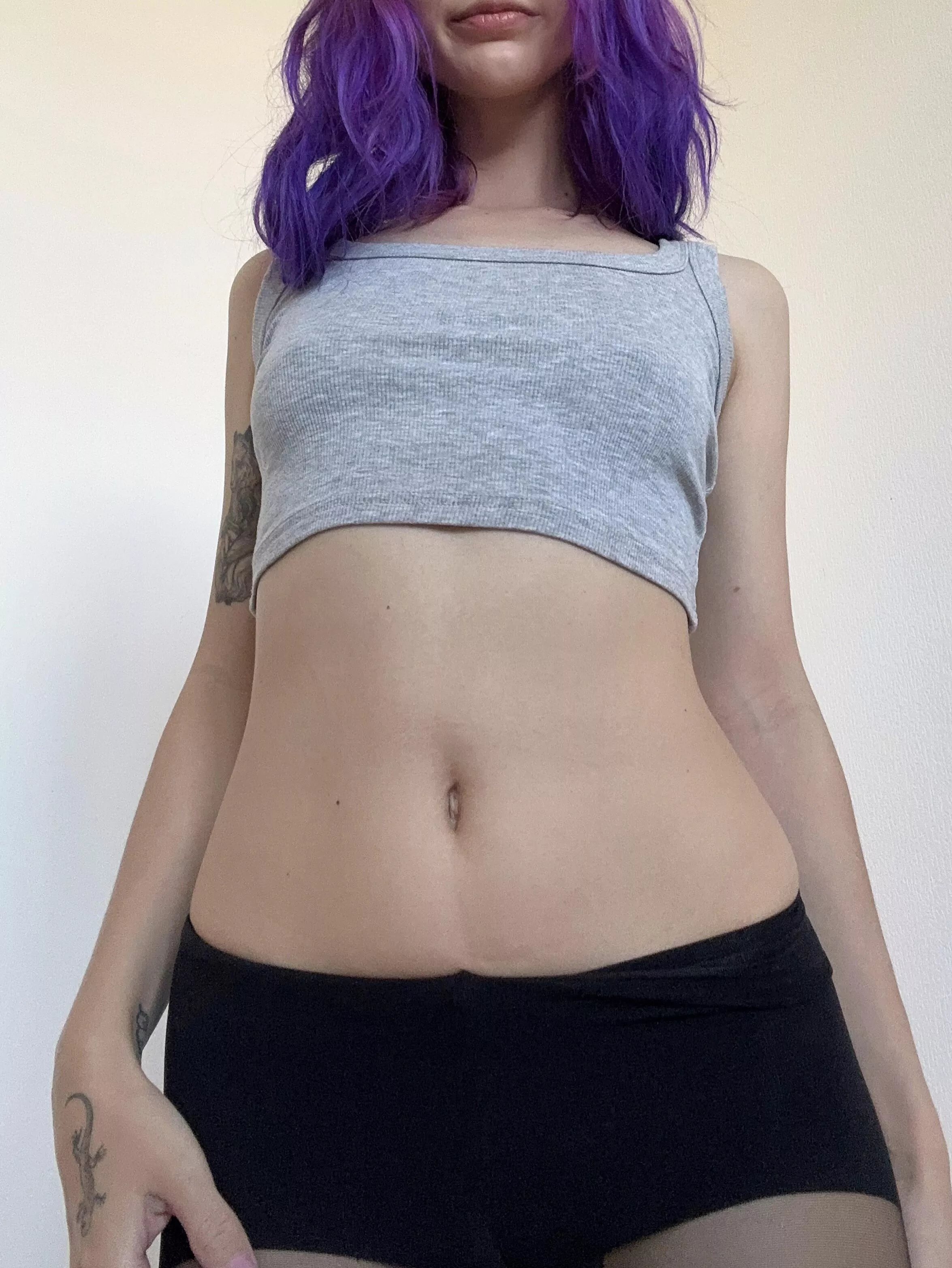 give some kisses for my tummy [img]