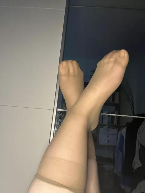 How fast would you pull my socks off and suck my toes?