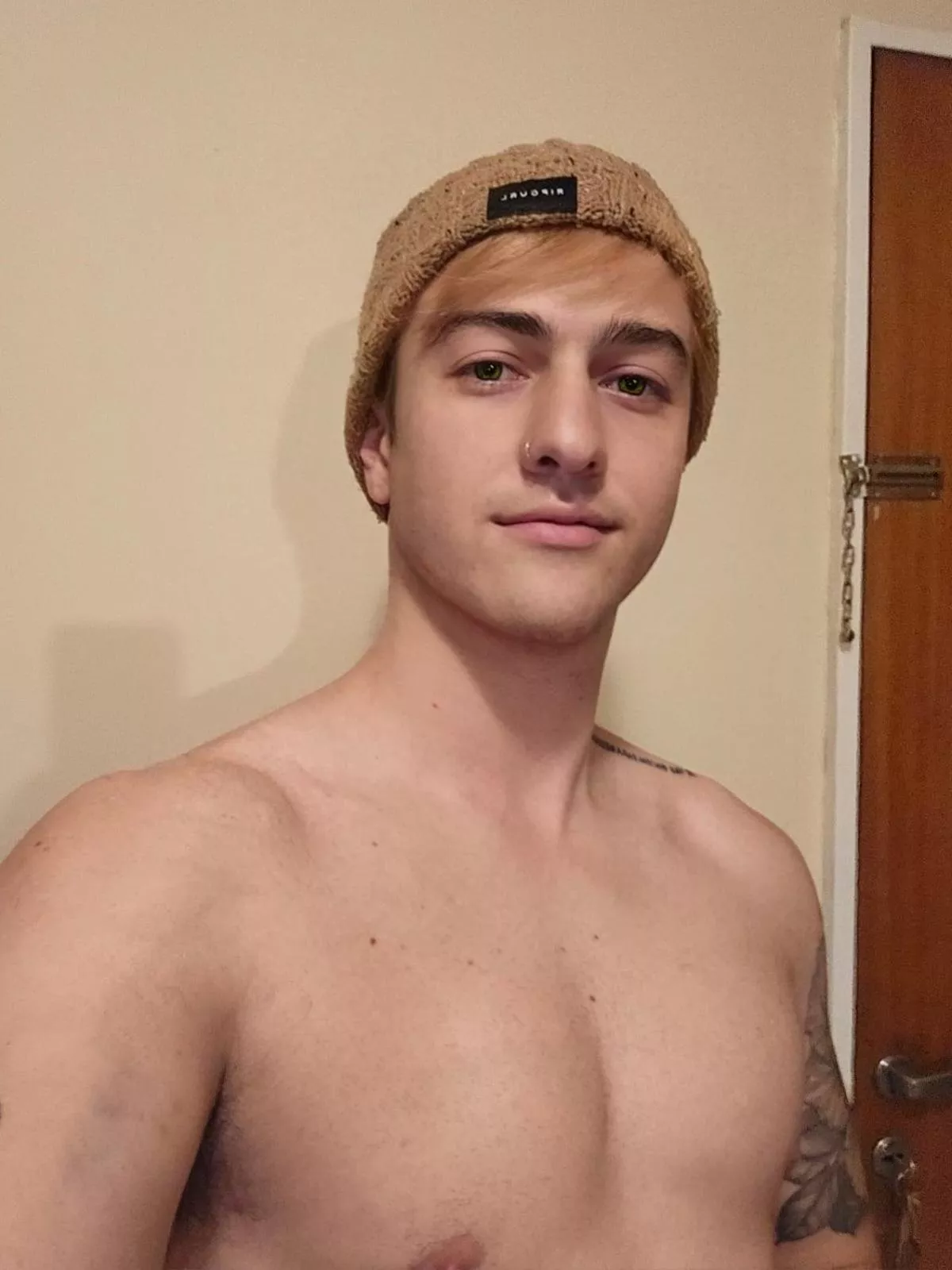 It's such a beautiful day! hope you have a nice Tuesday bros 🥰