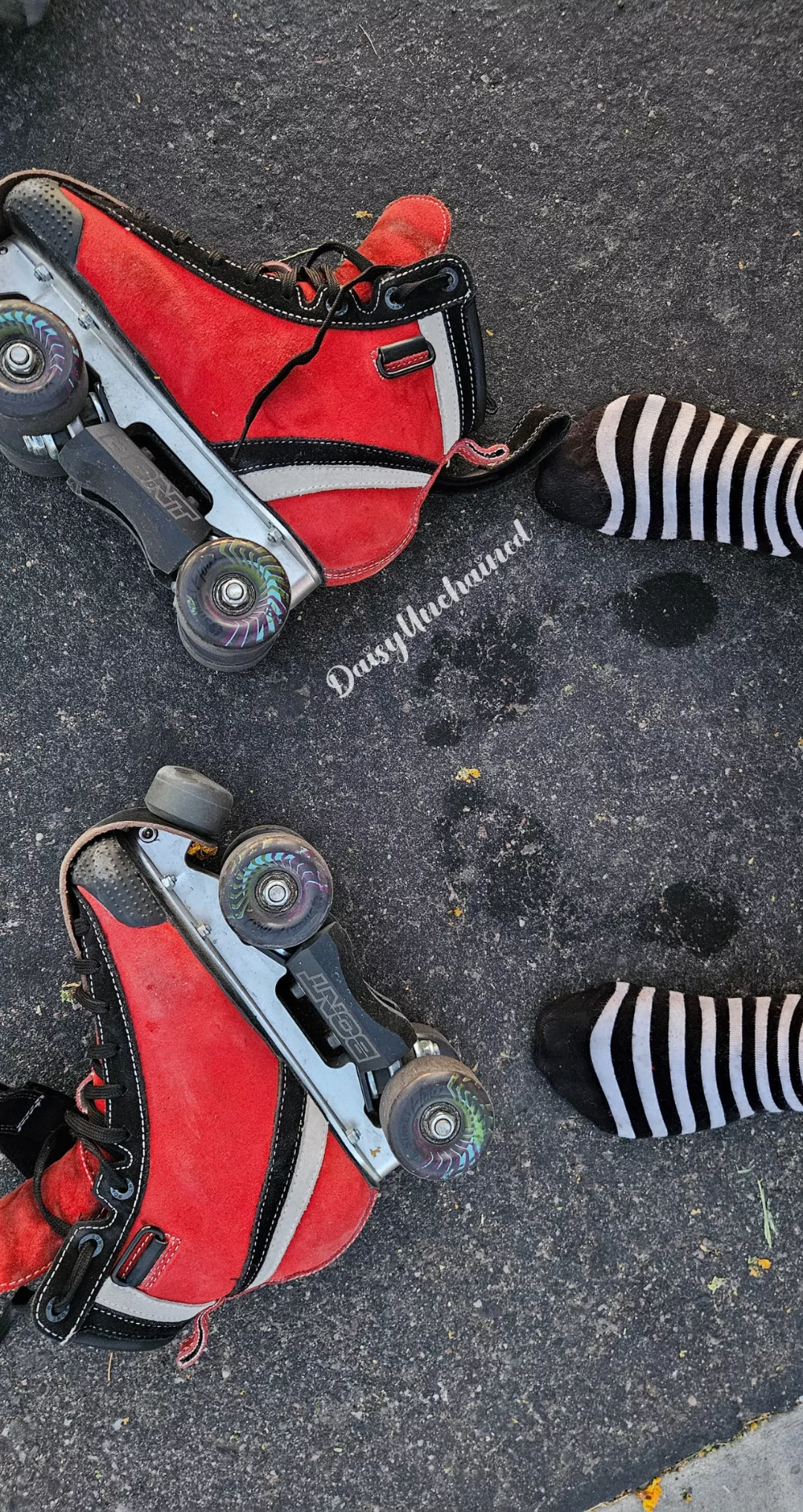 Leaving sweaty prints after a long skate session 🛼💦