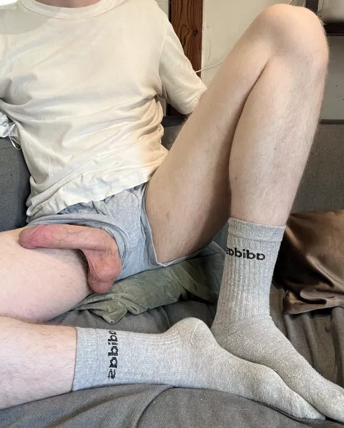 My 30 year old dick popping out 🍆