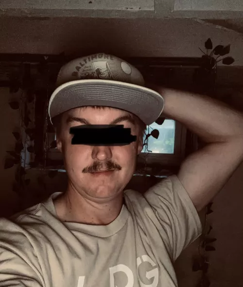 No sitter tonight, wife said go to the club and find some cake 🥰