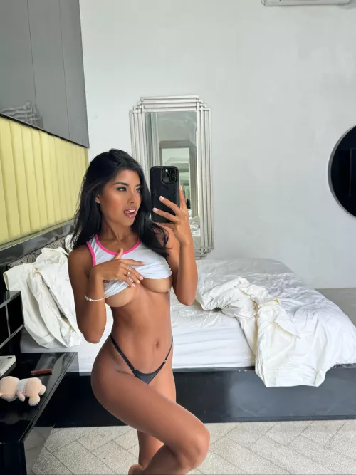 Selfie from a princess with black hair