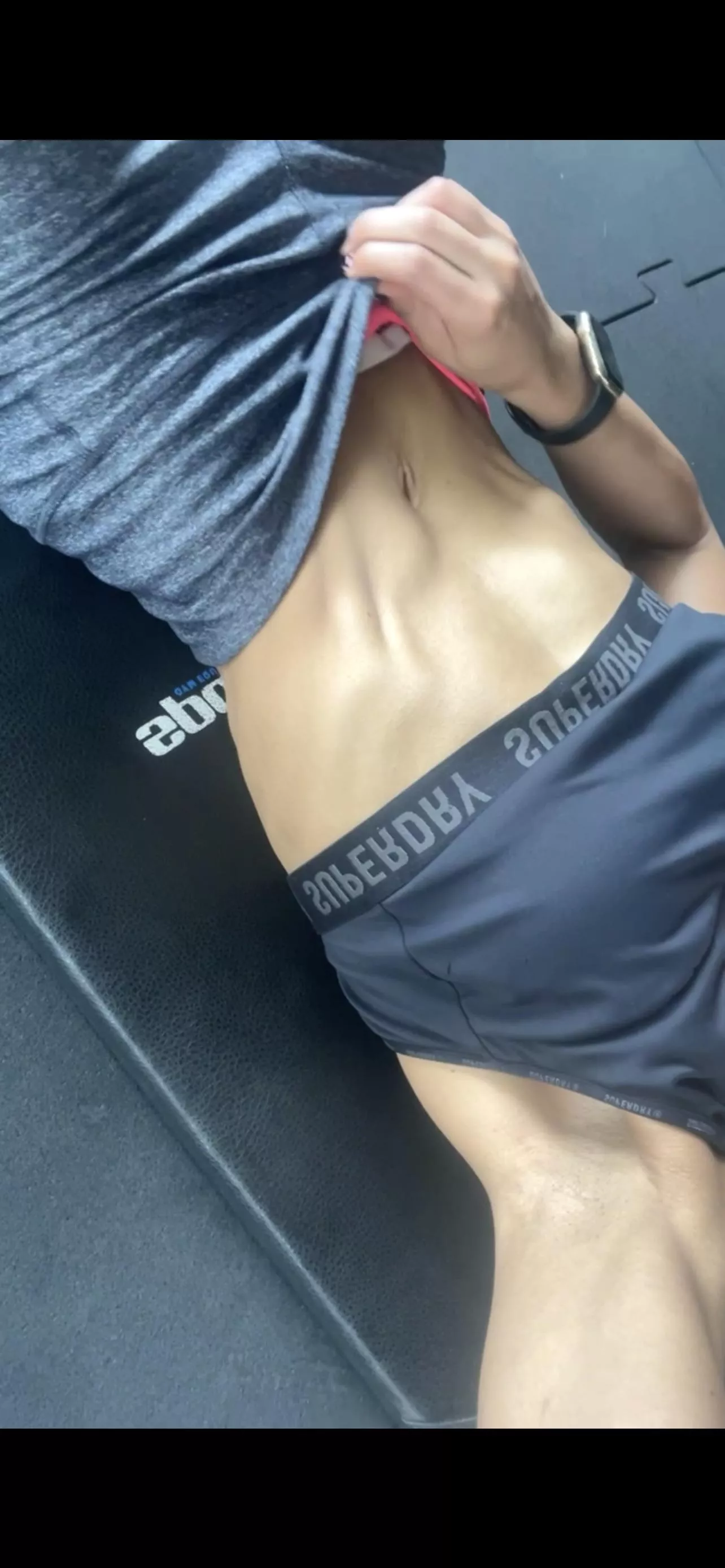 Tight tummy, tight innie 