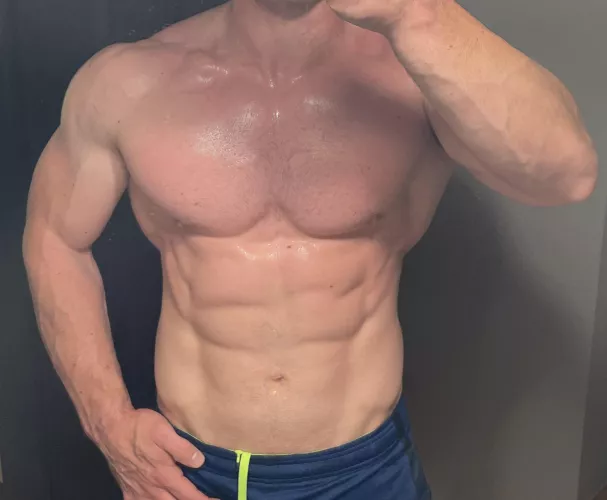 [39] insecure man seeking internet validation