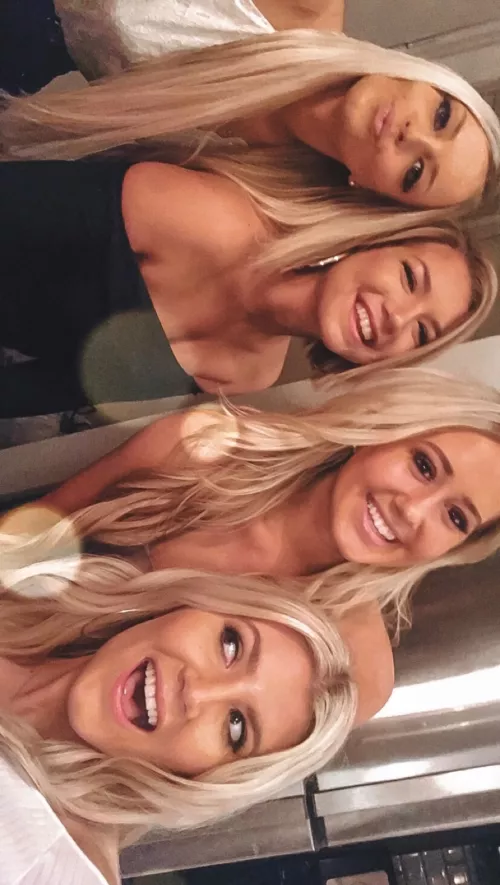 4 blondes. Dm open 