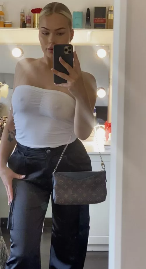 can you see the nipples? F19