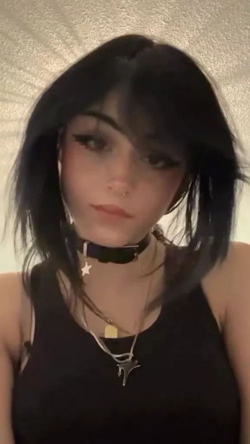 Do older guys find punk girls like me attractive? (18F)