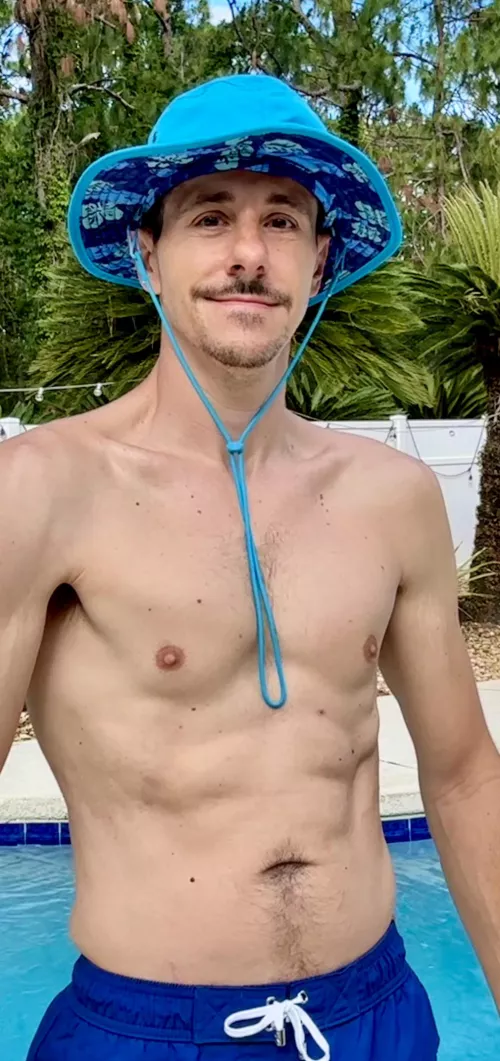 Gotta keep the sun out of my eyes 