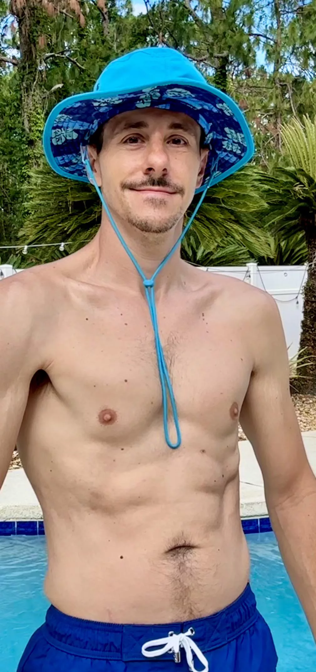 Gotta keep the sun out of my eyes 