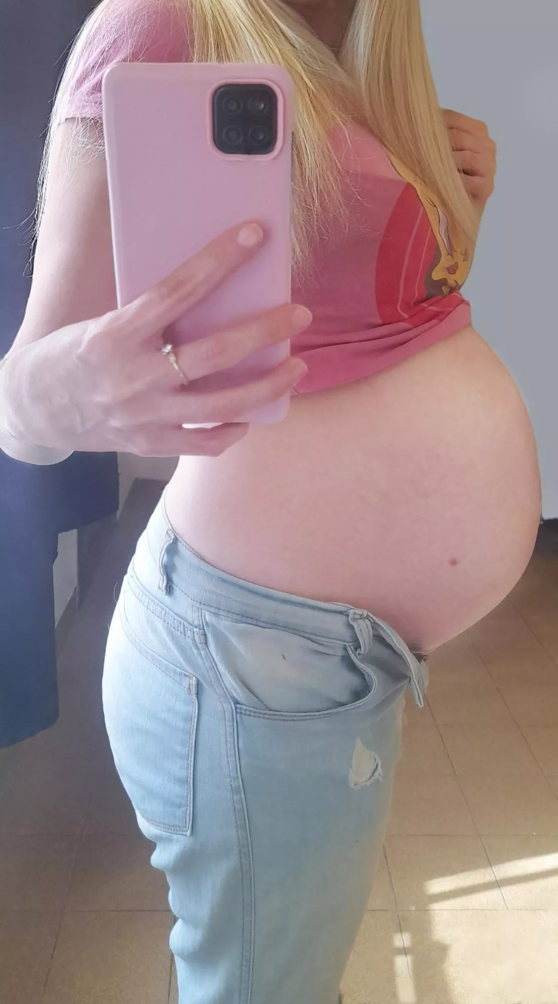 I am a skinny girl with a big bump🙃