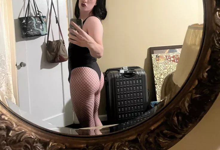 I hate how small my booty is