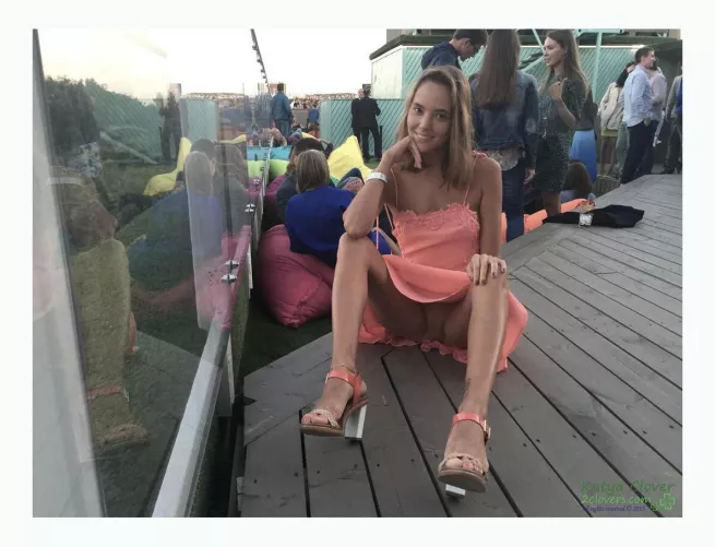 Katya no panties at the parhy