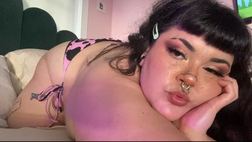 Let’s do it front of a mirror cos my face is so pretty 