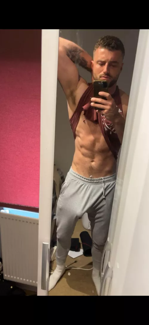 Like if you think that’s my cock bulging. 😈