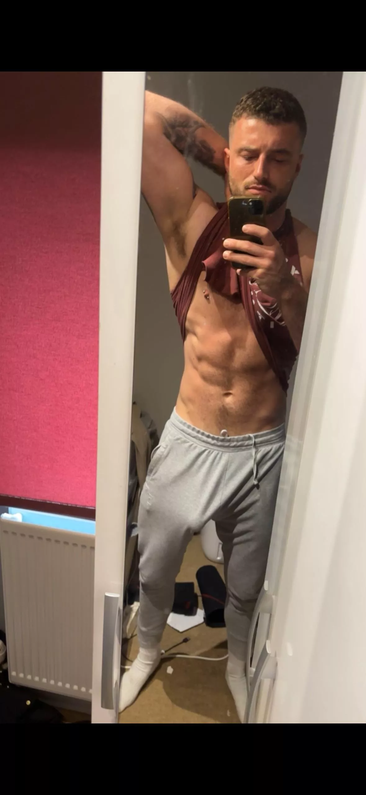 Like if you think that’s my cock bulging. 😈