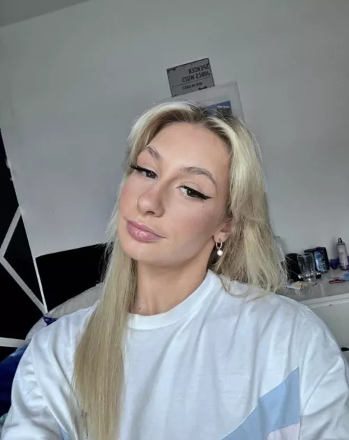 little selfie to start the day, am i your type?