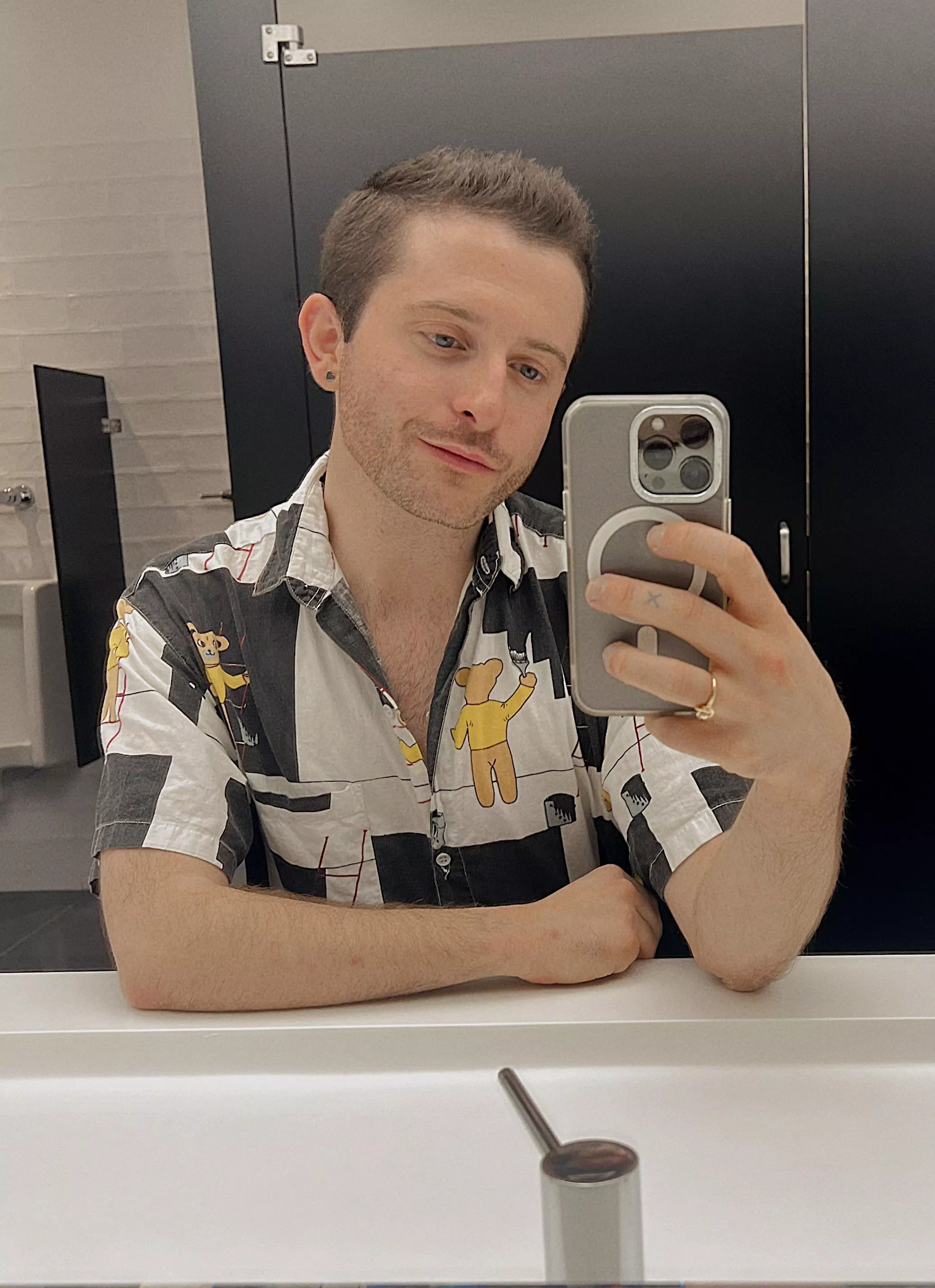 painting bears on this vintage find