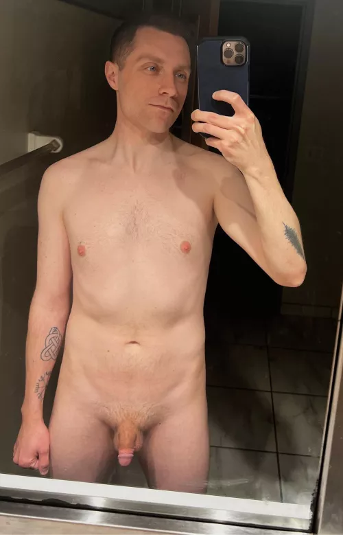 Representing a normal body and dick 🤷🏻‍♂️