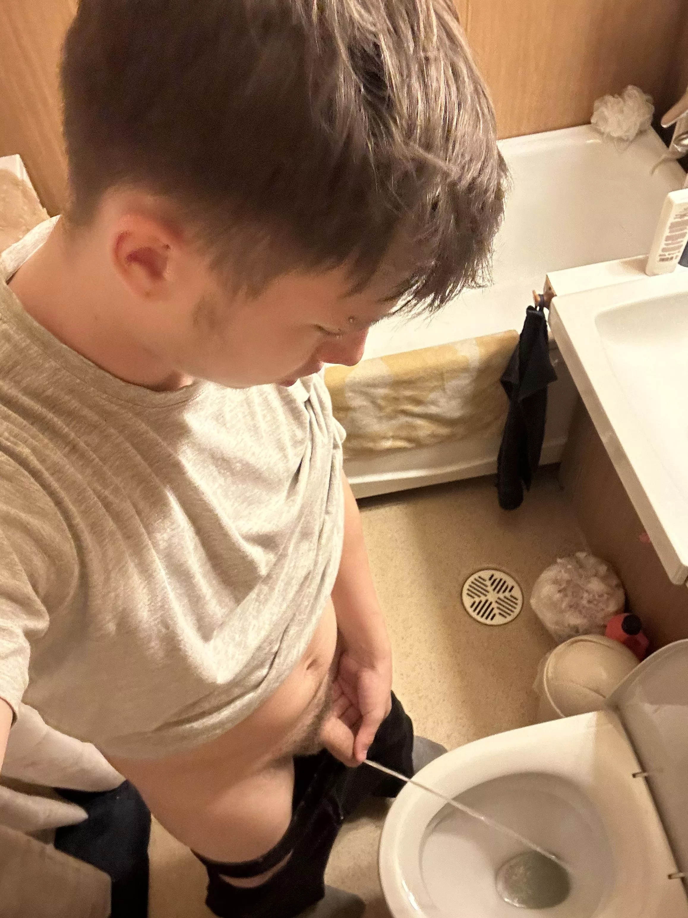 Tell me if you like getting peed on🥴😈😈