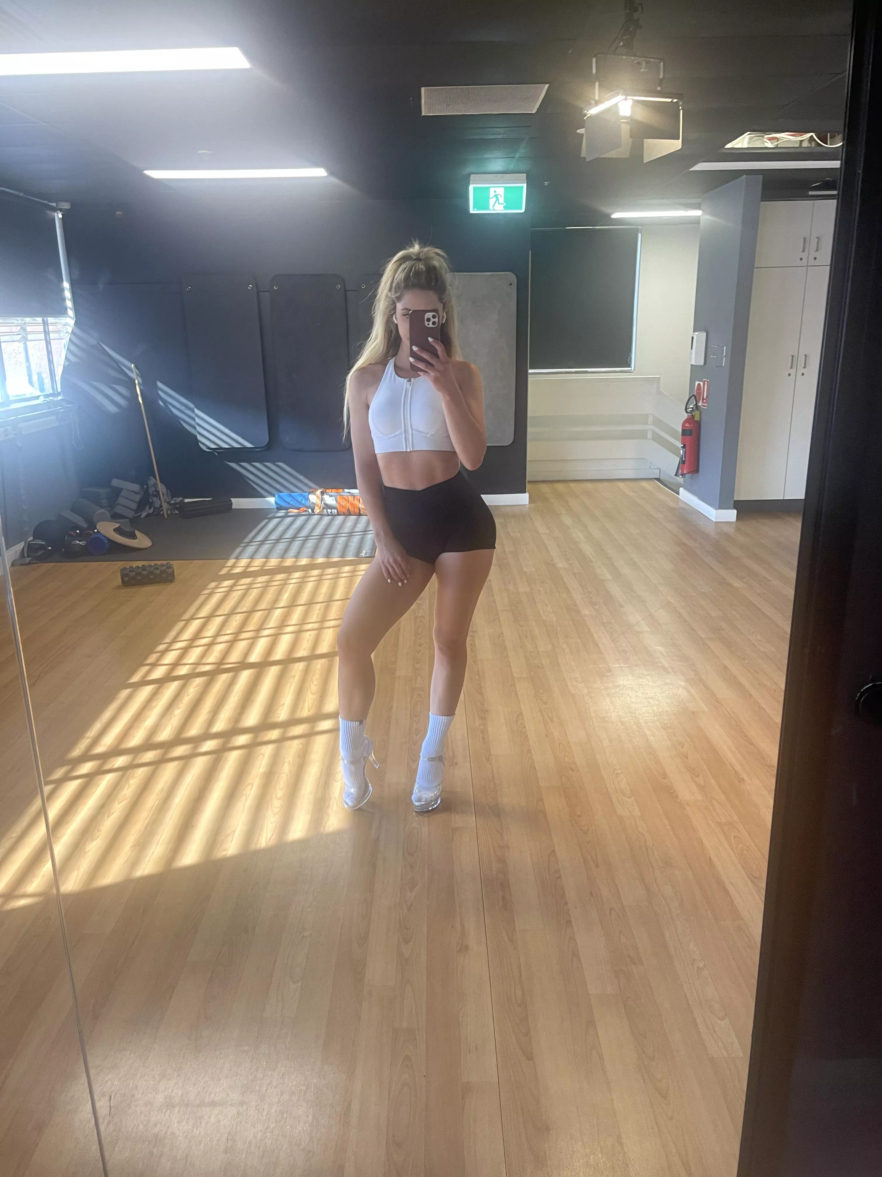 today i'm hitting leg day (F)