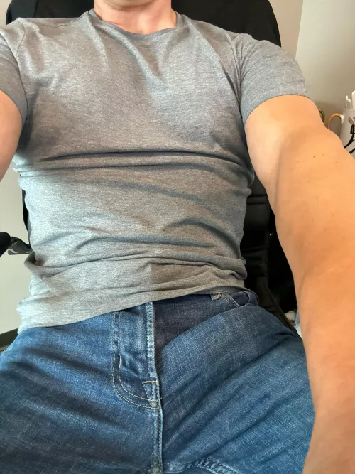 [39] DILF - Hard at work 😉