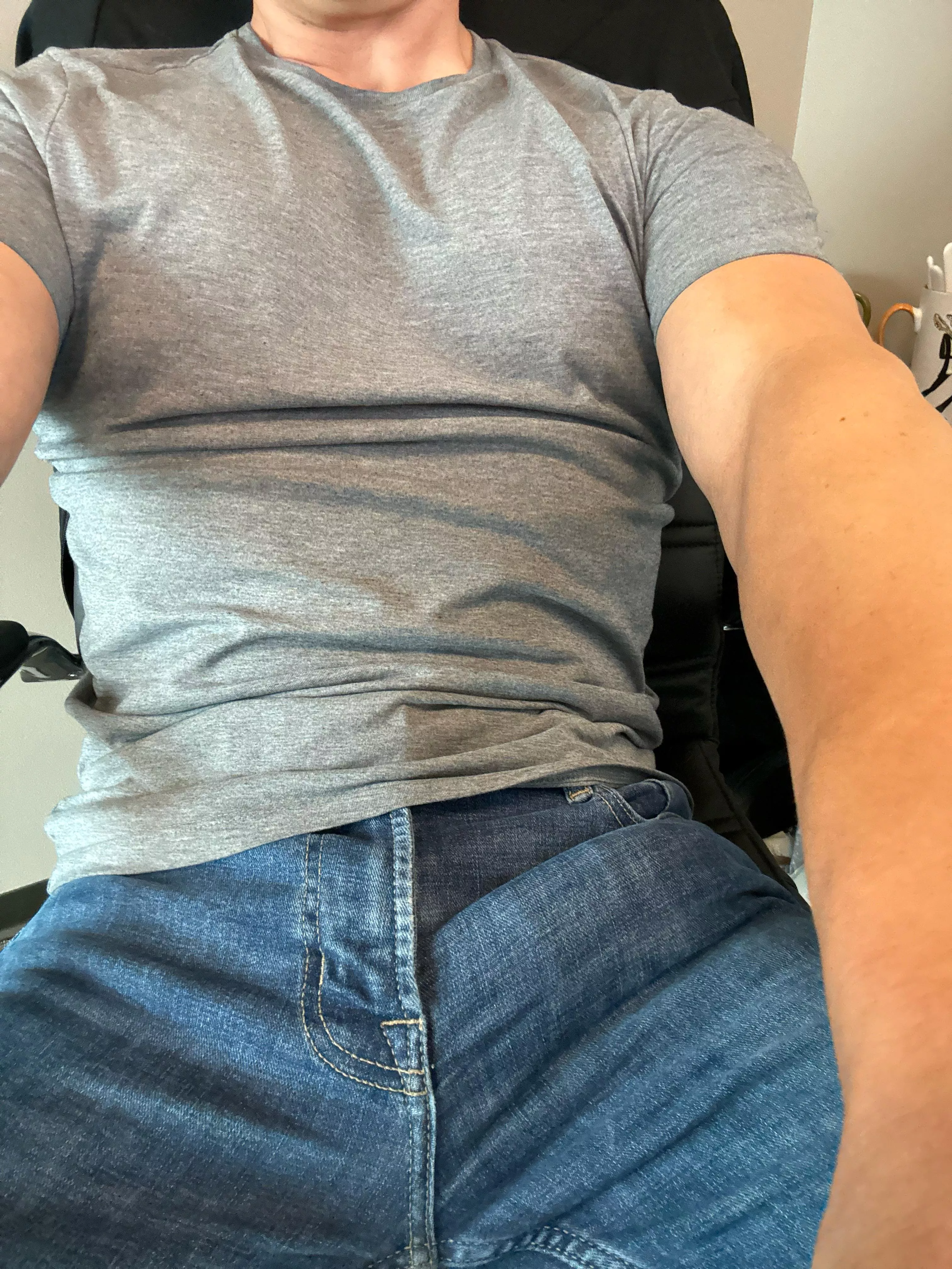 [39] DILF - Hard at work 😉