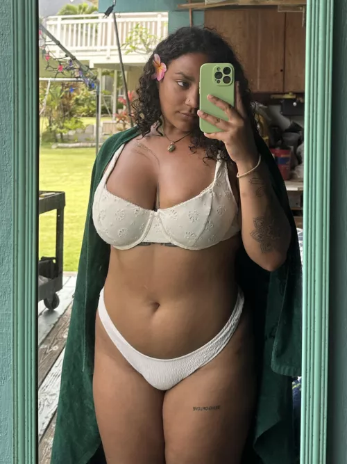 Do you like island girls? 