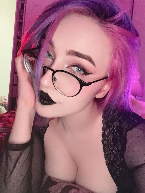 I love sending nudes to random men.