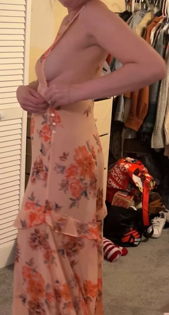 i love summer dresses that show off my sideboob
